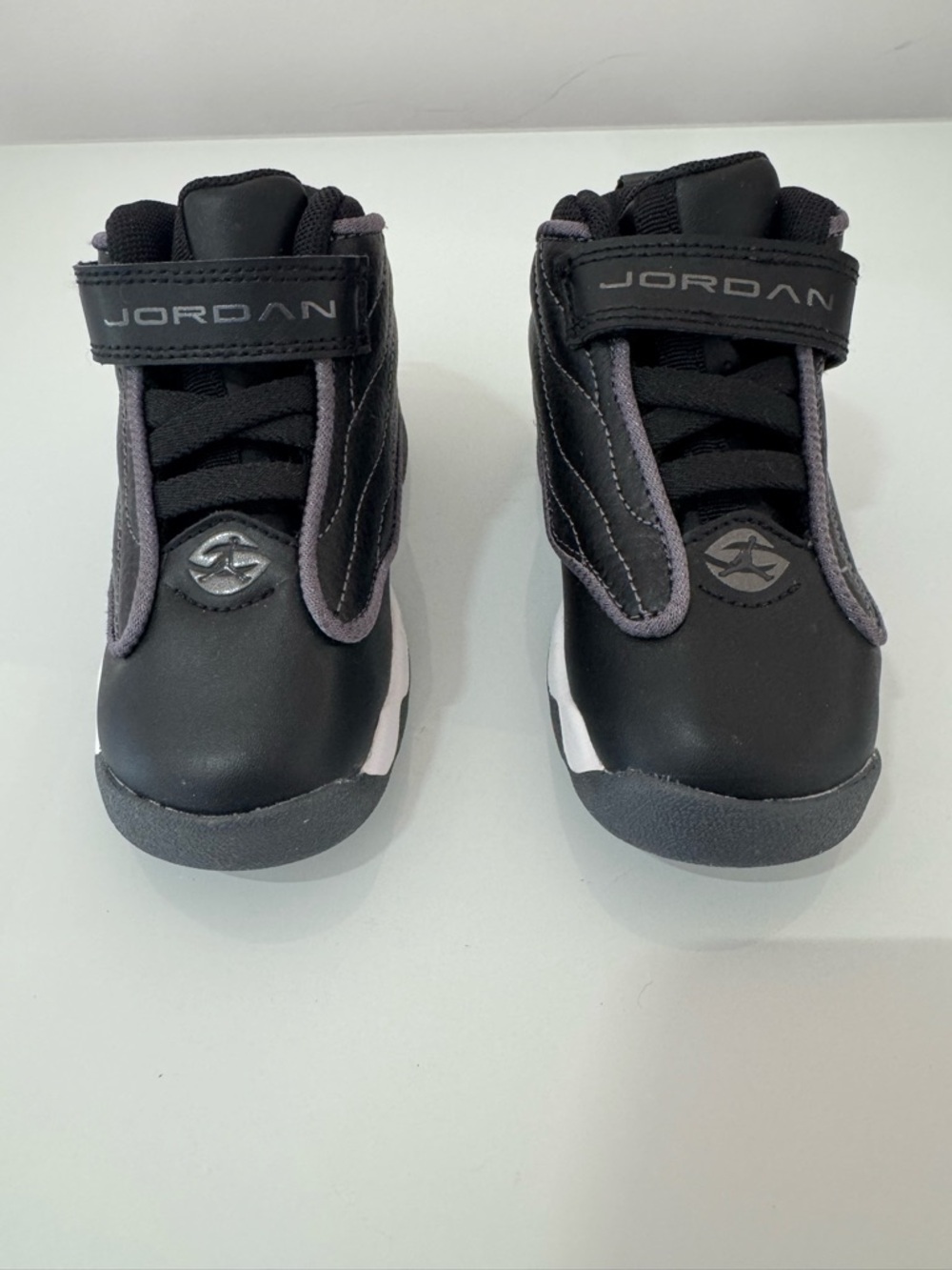 Air Jordan Black Nike Velcro Athletic Sneakers for Toddlers, Size 8 - Picture 3 of 8